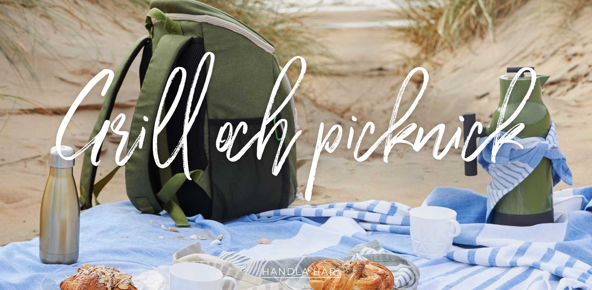 <h3>PICKNICKSÄSONGEN ÄR HÄR! </h3> Nu när solen och värmen börjar titta fram kan det vara bra att ha picknickprylarna redo för en mysig utflykt till parken eller stranden. Vi har kylväskor, picknickfiltar, termosar och massor av trevliga grilltillbehör så som grillredskap, bbq-såser och goda kryddor. Allt för en lyckad picknick och grillning!